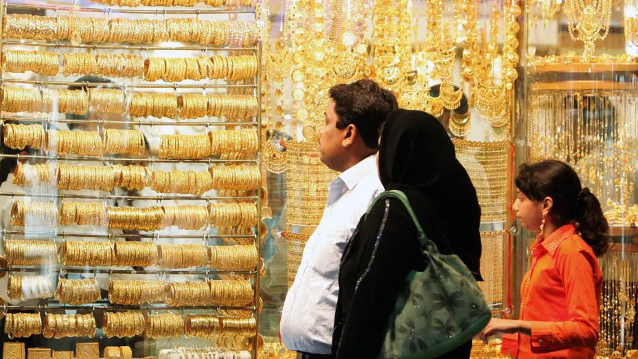 为缓冲金价飙升对消费的影响，印度大幅下调黄金关税