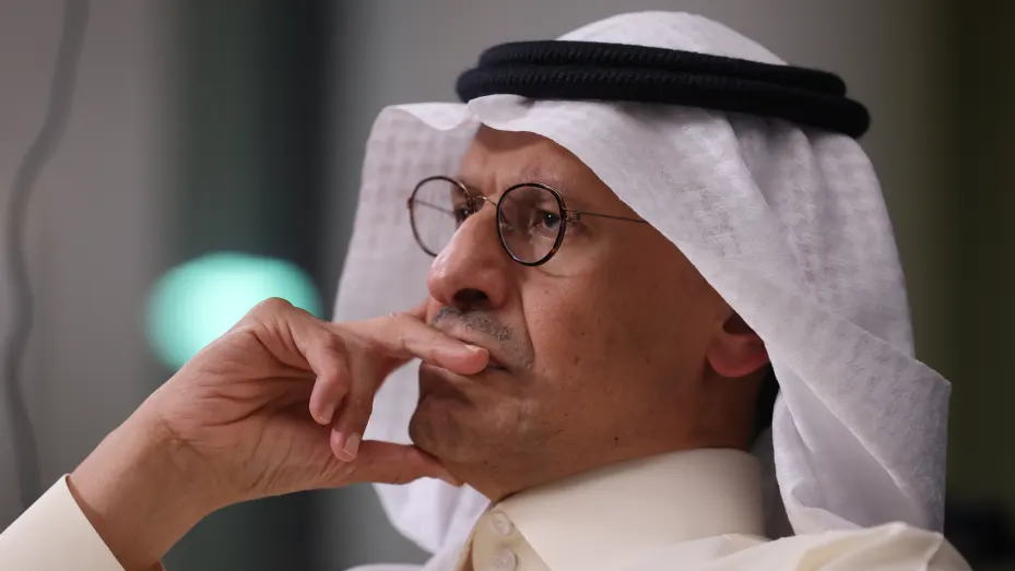 油价大幅反弹，因沙特和俄罗斯同时发声，暗示可能展期220万桶/日的减产