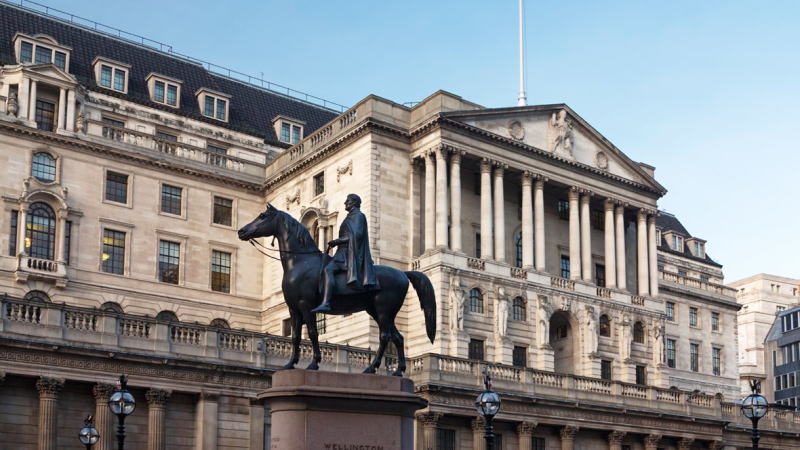 分析：由于目的和环境不同以往，英格兰银行的降息路线高度不确定