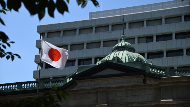 日本央行政策会议预览：启动QT的同时加息，激进但可能最为有利